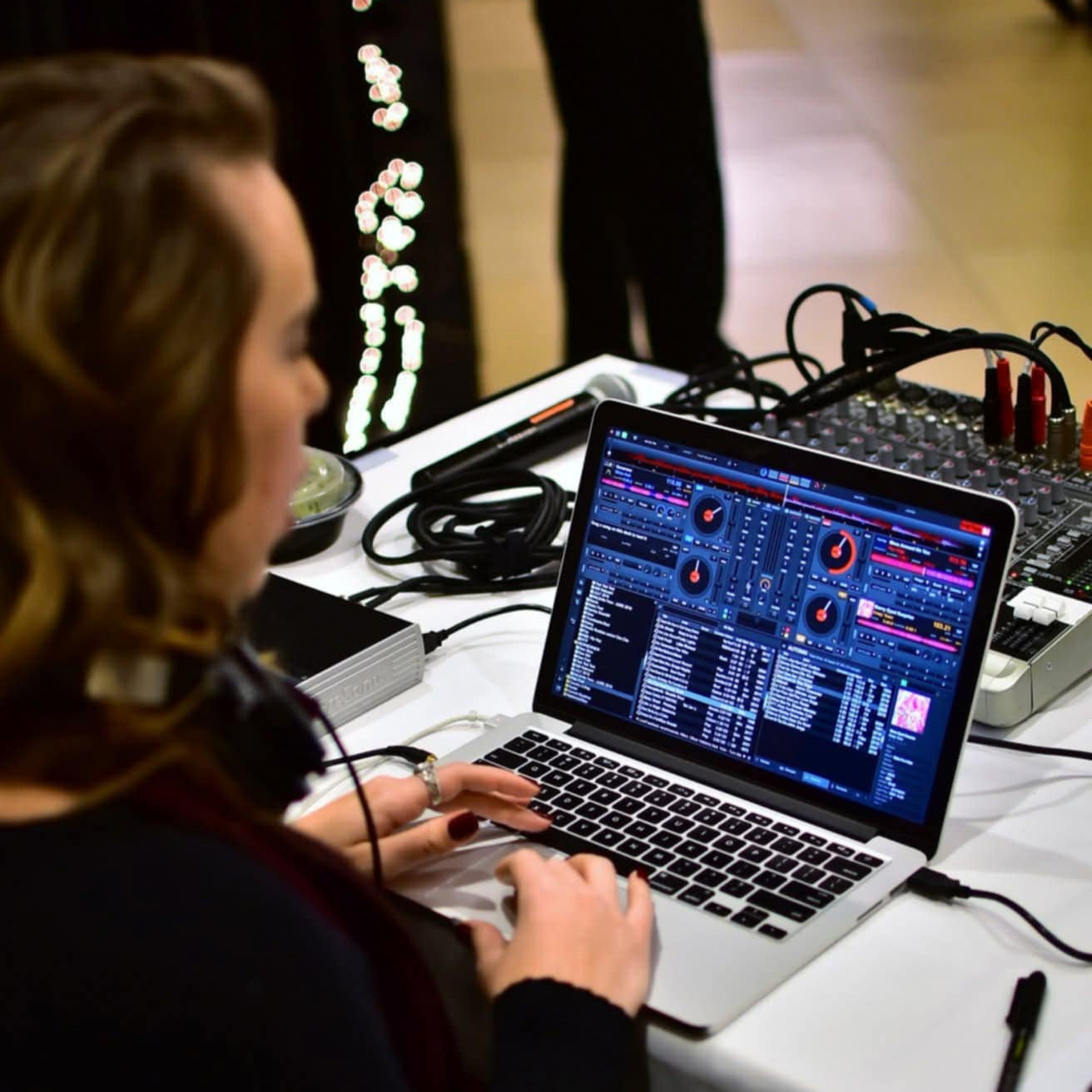 Dancefloor Alchemy: Crafting Sets to Keep Them Dancing